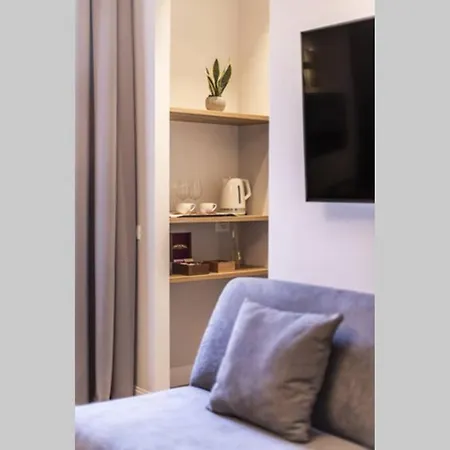 Vivi Trevi Luxury Suites *